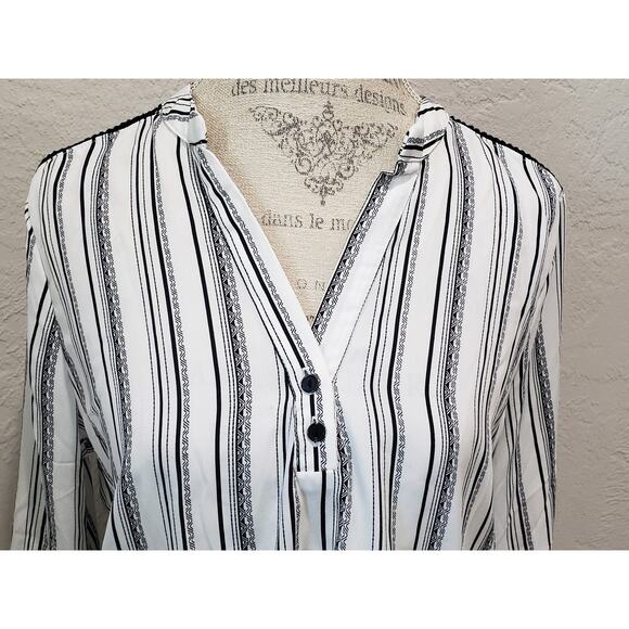 Cure Black & White Striped Cutout Design V Neck Blouse - Picture 2 of 11